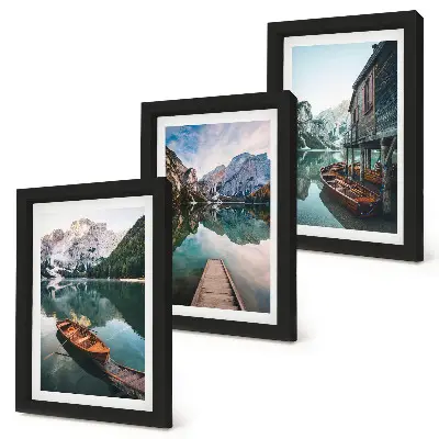 Conjunto de 3 quadros decorativos com paisagem de lago nas montanhas, barcos e cabana de madeira