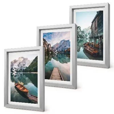 Conjunto de 3 quadros decorativos com paisagem de lago nas montanhas, barcos e cabana de madeira