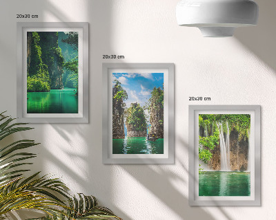 Tríptico com moldura Paisagens verdejantes com cachoeiras e rochas.