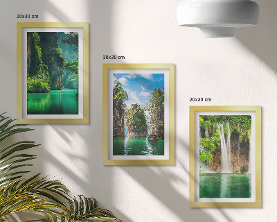 Tríptico com moldura Paisagens verdejantes com cachoeiras e rochas.