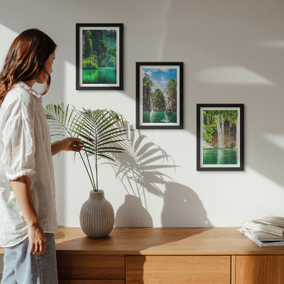 Tríptico com moldura Paisagens verdejantes com cachoeiras e rochas.