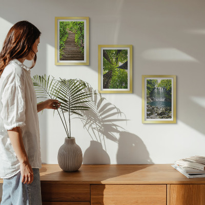 Conjunto de 3 quadros decorativos Trilha na floresta com cachoeira e vegetação verdejante.
