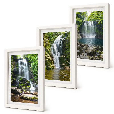 Conjunto de molduras com imagens Cachoeiras em um ambiente verde com pedras e água.