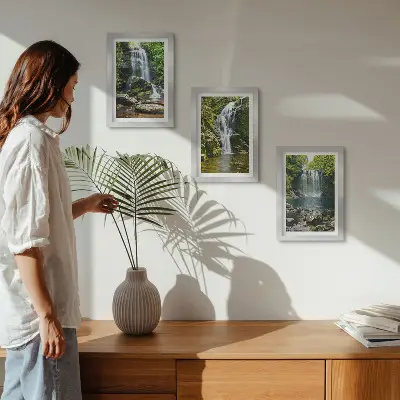 Conjunto de molduras com imagens cachoeiras em ambiente verde com pedras e água