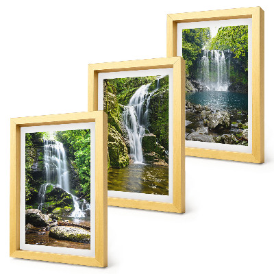 Conjunto de molduras com imagens Cachoeiras em um ambiente verde com pedras e água.