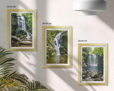 Conjunto de molduras com imagens Cachoeiras em um ambiente verde com pedras e água.