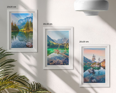 Conjunto de molduras com imagens Lagos de montanha com água e paisagens naturais circundantes.