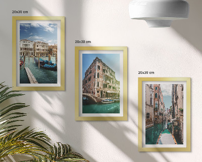 Tríptico com moldura Vistas de Veneza com seus canais e arquitetura urbana.