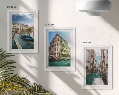 Tríptico com moldura Vistas de Veneza com seus canais e arquitetura urbana.