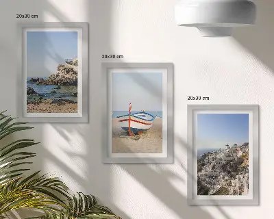 Conjunto de 3 quadros decorativos com vista para o mar, barco e casas brancas na Grécia