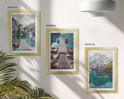 Tríptico com moldura lago com píeres de madeira e montanhas