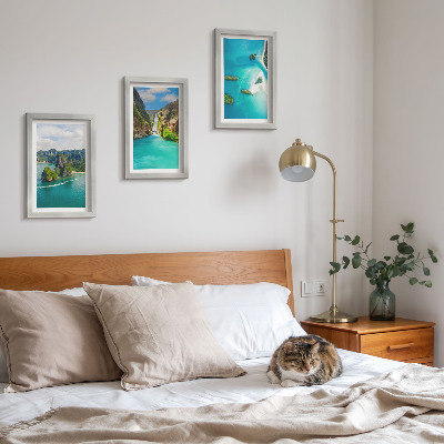 Conjunto de 3 quadros decorativos Paisagens tropicais com ilhas e águas turquesa.