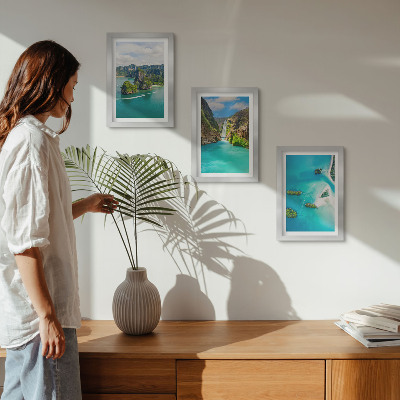Conjunto de 3 quadros decorativos Paisagens tropicais com ilhas e águas turquesa.