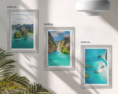 Conjunto de 3 quadros decorativos Paisagens tropicais com ilhas e águas turquesa.