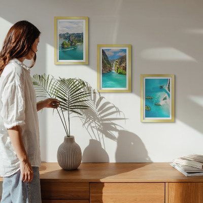 Conjunto de 3 quadros decorativos Paisagens tropicais com ilhas e águas turquesa.