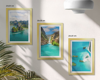Conjunto de 3 quadros decorativos Paisagens tropicais com ilhas e águas turquesa.
