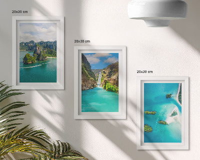 Conjunto de 3 quadros decorativos Paisagens tropicais com ilhas e águas turquesa.