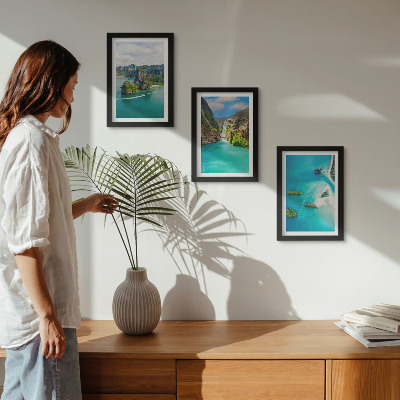 Conjunto de 3 quadros decorativos Paisagens tropicais com ilhas e águas turquesa.