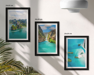 Conjunto de 3 quadros decorativos Paisagens tropicais com ilhas e águas turquesa.