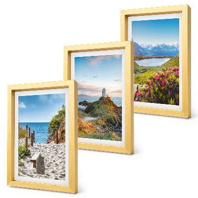 Conjunto de molduras com imagens Vista da praia do farol, montanhas e flores.