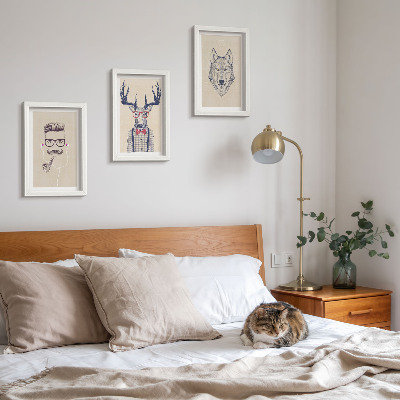 Conjunto de 3 quadros decorativos Retratos estilosos de animais e homens.