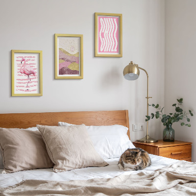 Tríptico com moldura Flamingos cor-de-rosa, paisagem montanhosa em tons pastel, letras relaxantes.