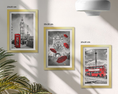 Conjunto de 3 quadros decorativos Vista de Londres com um guarda-chuva vermelho e um ônibus.