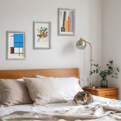 Conjunto de 3 quadros decorativos com composições abstratas modernas com formas geométricas