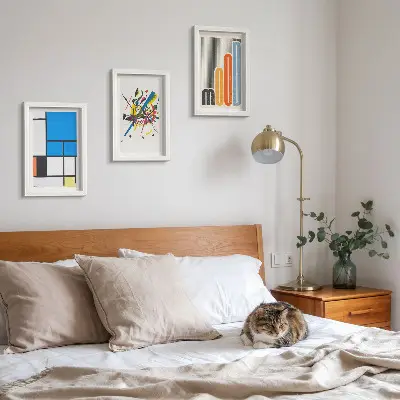 Conjunto de 3 quadros decorativos com composições abstratas modernas com formas geométricas