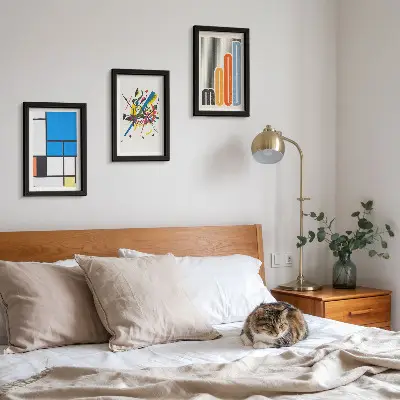 Conjunto de 3 quadros decorativos com composições abstratas modernas com formas geométricas