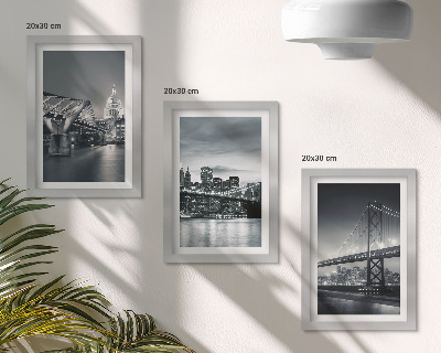 Conjunto de molduras com imagens Pontes e arquitetura urbana em tons de cinza.