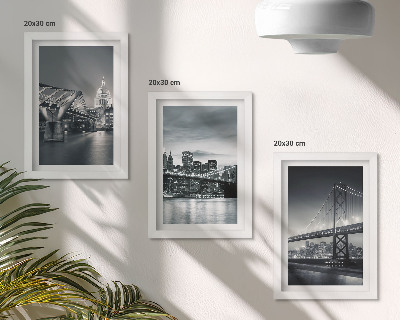 Conjunto de molduras com imagens Pontes e arquitetura urbana em tons de cinza.