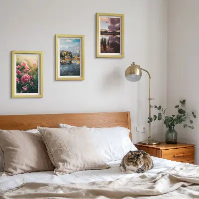 Conjunto de quadros decorativos com imagens de flores no jardim, montanhas e superfície da água