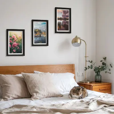 Conjunto de quadros decorativos com imagens de flores no jardim, montanhas e superfície da água
