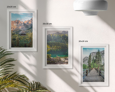 Tríptico com moldura Paisagens montanhosas com um lago e um cais de madeira