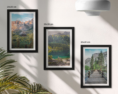 Tríptico com moldura Paisagens montanhosas com um lago e um cais de madeira