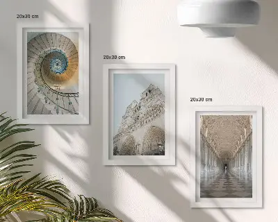 Conjunto de 3 quadros decorativos com a escadaria em espiral da catedral, a fachada do edifício e um corredor de azulejos