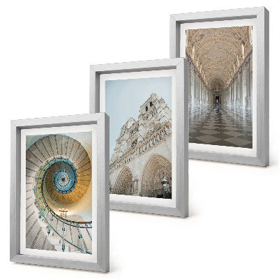 Conjunto de 3 quadros decorativos A escadaria em espiral da catedral, a vista da fachada do edifício e um corredor revestido de azulejos.