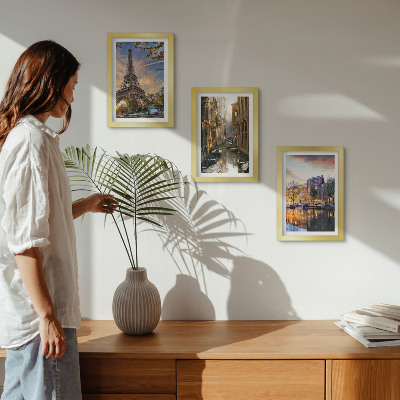 Conjunto de molduras com imagens A Torre Eiffel, os canais de Veneza e as ruas de Amsterdã.
