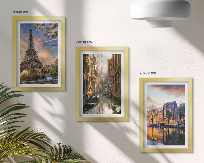 Conjunto de molduras com imagens A Torre Eiffel, os canais de Veneza e as ruas de Amsterdã.