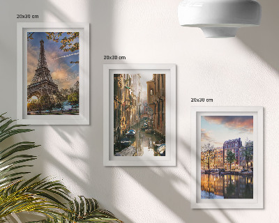 Conjunto de molduras com imagens A Torre Eiffel, os canais de Veneza e as ruas de Amsterdã.