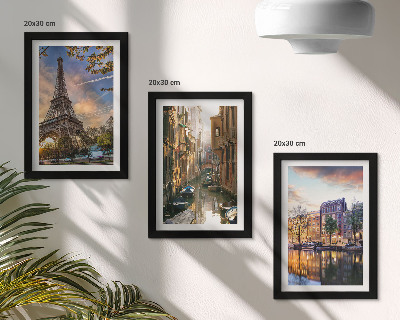 Conjunto de molduras com imagens A Torre Eiffel, os canais de Veneza e as ruas de Amsterdã.