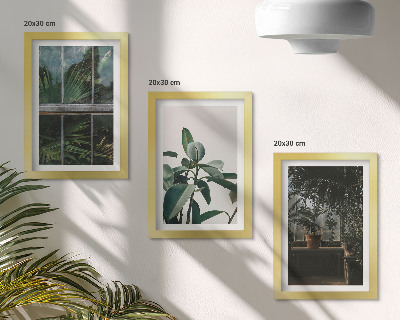 Tríptico com moldura Folhas verdes na janela e plantas dentro de casa.