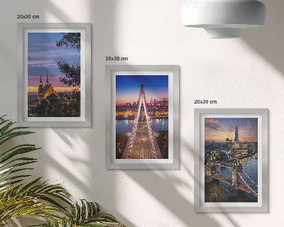 Conjunto de molduras com imagens Vistas da cidade com pontes e pôr do sol.