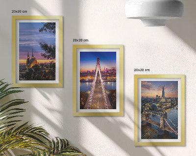 Conjunto de molduras com imagens Vistas da cidade com pontes e pôr do sol.