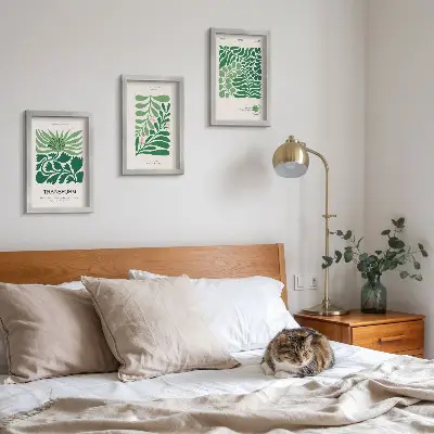 Conjunto de 3 quadros decorativos com estampas de folhas e plantas em diversos formatos