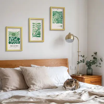 Conjunto de 3 quadros decorativos com estampas de folhas e plantas em diversos formatos