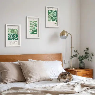 Conjunto de 3 quadros decorativos com estampas de folhas e plantas em diversos formatos