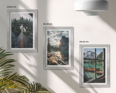 Conjunto de 3 quadros decorativos Ponte no lago da floresta com barcos e vista para a montanha.