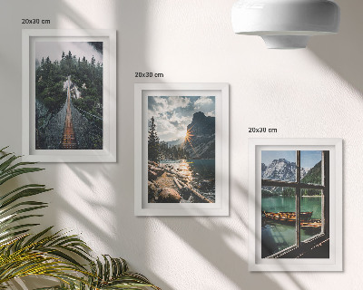 Conjunto de 3 quadros decorativos Ponte no lago da floresta com barcos e vista para a montanha.
